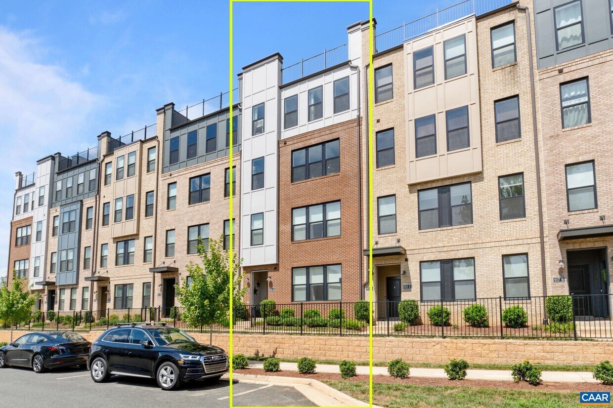 Primary Photo - 913 Salamander St