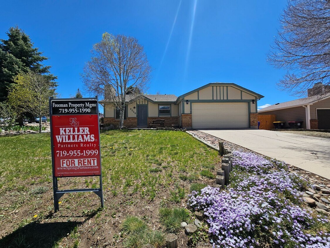 Primary Photo - 3 bed 2 bath in 80920!