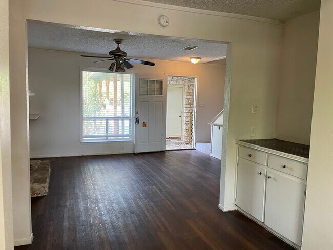 Foto del edificio - 1601 Taylor Gaines St