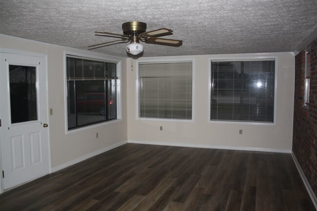 Foto del edificio - 7848 Nashville Rd