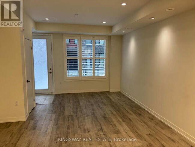 Photo du bâtiment - 3550 Colonial Dr