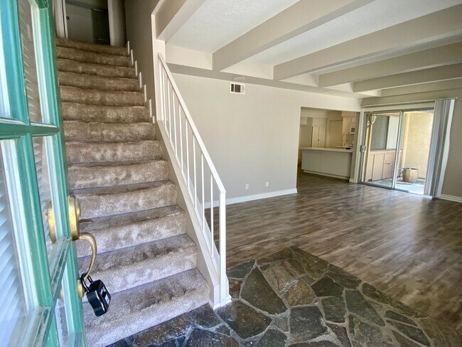 Building Photo - Great Opportunity! 2bed, 2.5 bath and bonu...