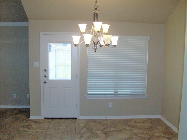 Foto del edificio - 3/2 Duplex off Bunny Trail Killeen - Text 201-231-7228 for more details