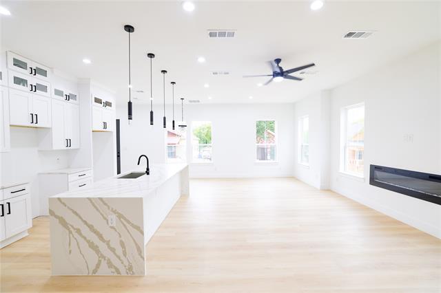 Foto del edificio - 306 E 7th St