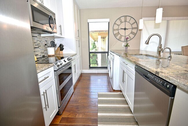 Foto del edificio - 430 Brackenwood Ln S