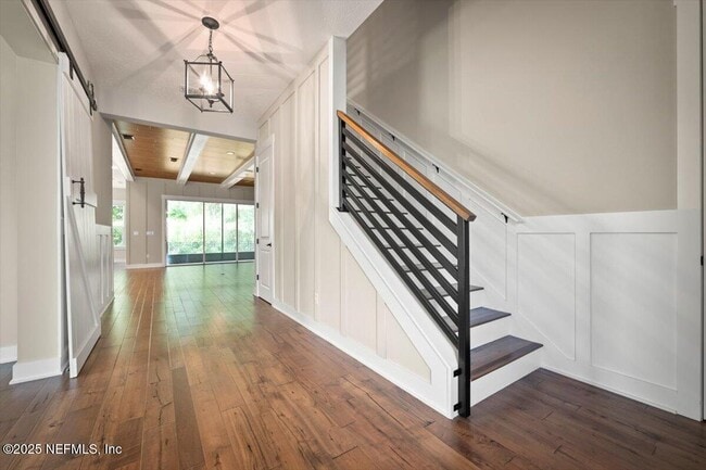Building Photo - 305 Seahill Dr