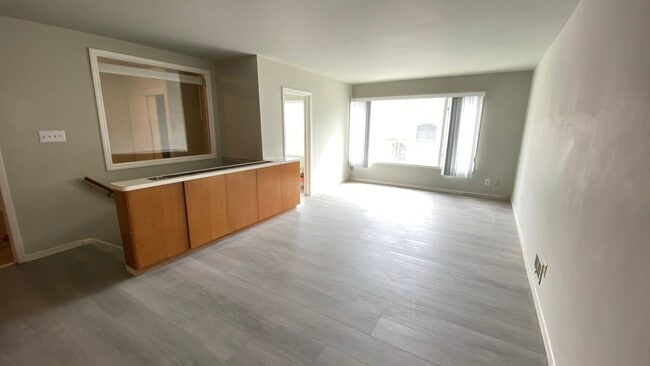 Building Photo - 361 2nd Ave