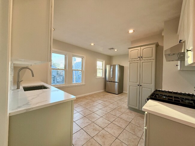 Foto del edificio - 35-37 Lindale Ave