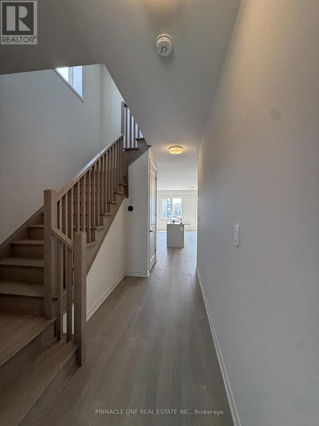 Building Photo - 214 Stinson Cres