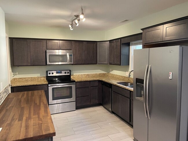 Building Photo - Virginia Beach Gem – 3 Bed, 2.5 Bath with ...