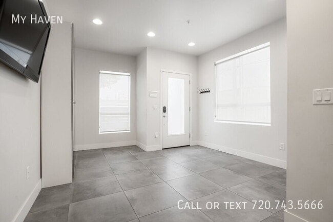 Building Photo - 3520 W Conejos Pl
