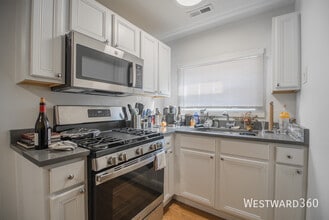 Building Photo - 4948 N Winchester Ave