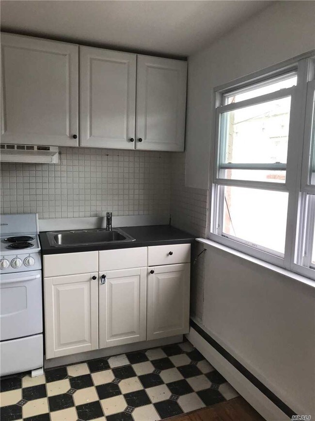 Foto del edificio - 4226 Merrick Rd