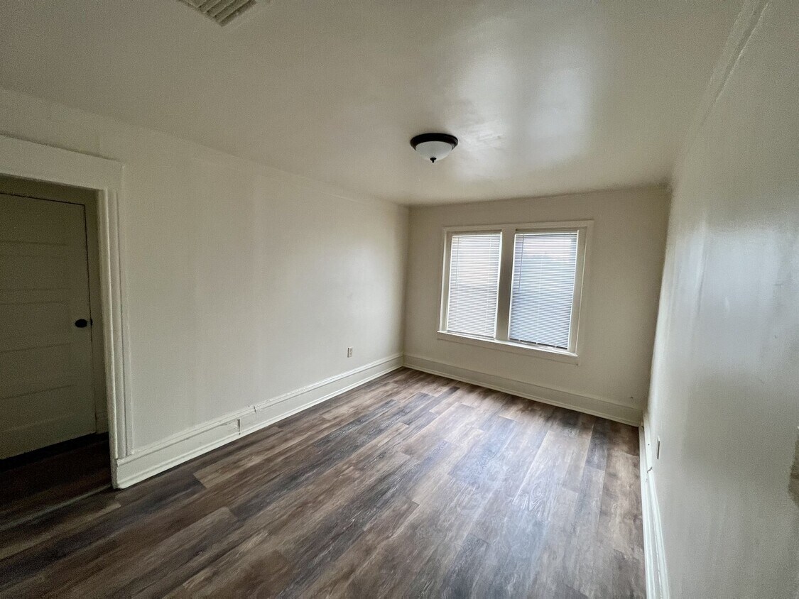 831 Walnut St Unit 4, Allentown, PA 18102 Room for Rent in Allentown