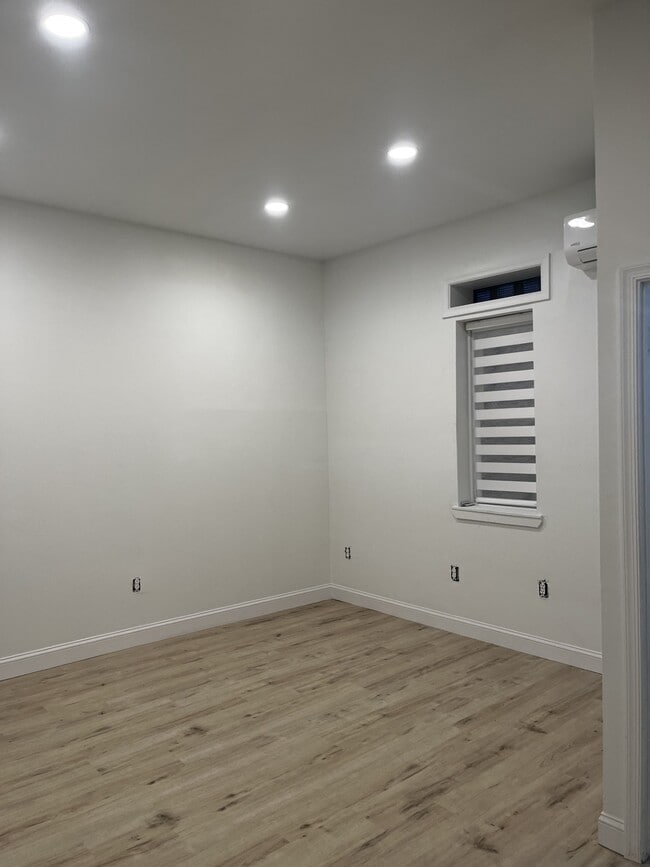 bedroom - 3134 Richmond St