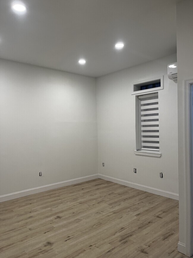 bedroom - 3134 Richmond St