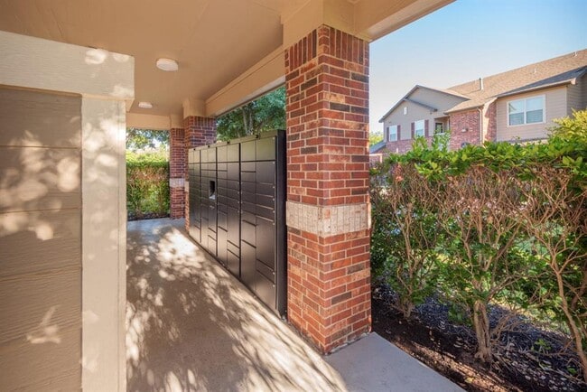 Building Photo - 12101 Dessau Rd