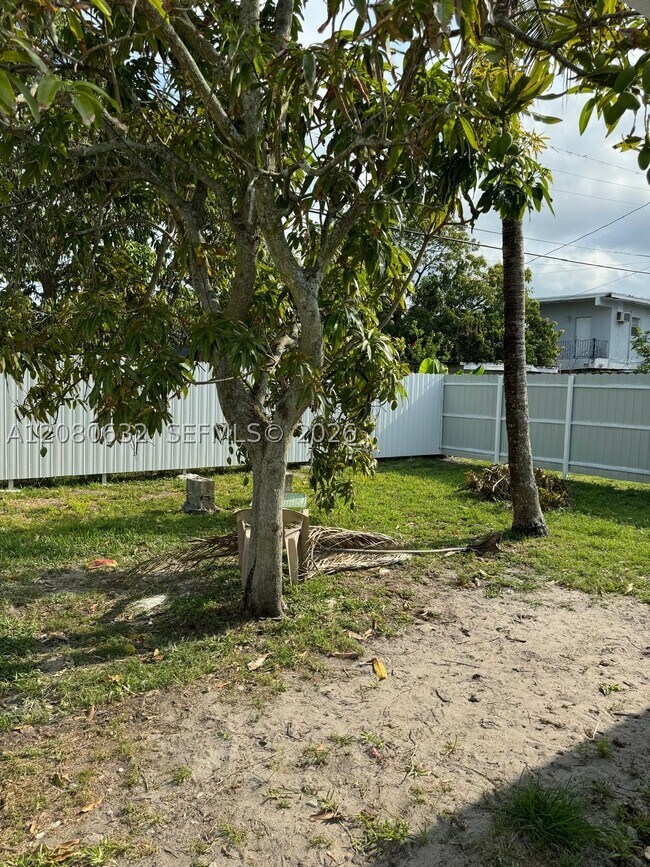 Foto del edificio - 1220 NW 102nd St