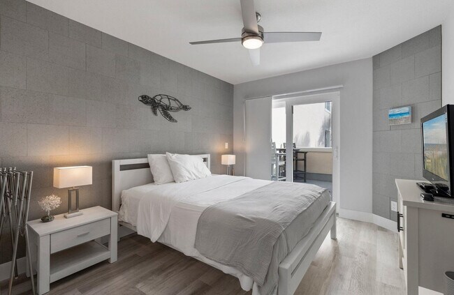 Building Photo - 8600 Ridgewood Ave