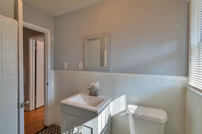 Foto del edificio - 3 Bedroom 1 Full Bath Brick home!