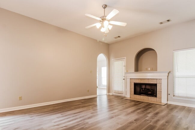 Building Photo - 30 Lakewood Cove