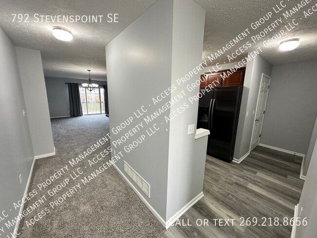 Building Photo - 792 Stevenspoint