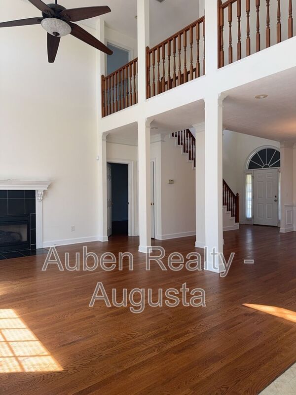 Foto del edificio - 901 McMillan Cir