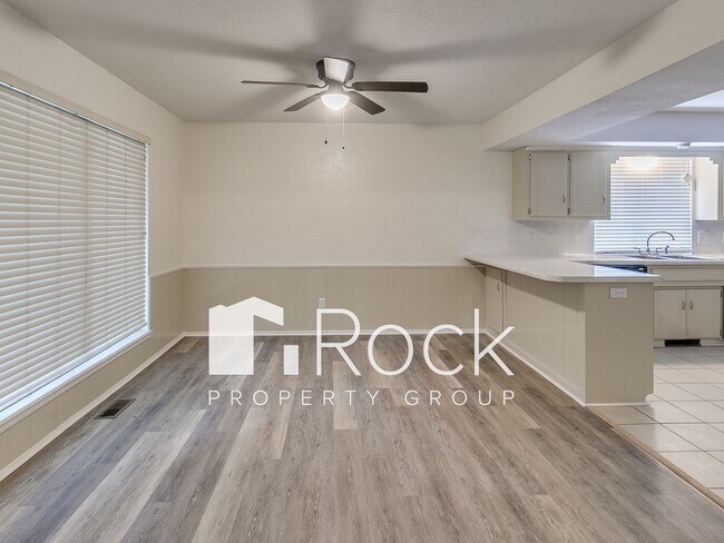 Foto del edificio - 4 Bedroom Home with Space Inside and Out! **Receive Your First Month FREE**