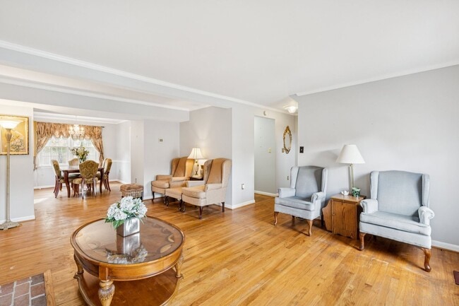 Foto del edificio - Beautifully maintained townhome on a quiet cul-de-sac in Springfield!