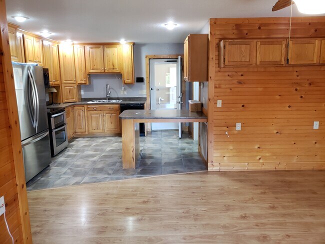 Foto del edificio - 633 Russell Ave