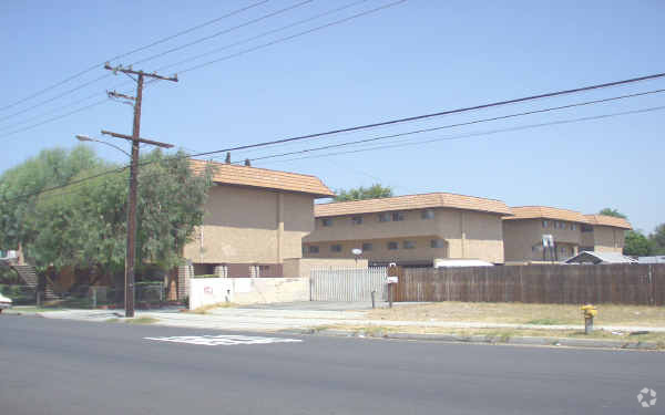 Primary Photo - Fairgrove Apartments