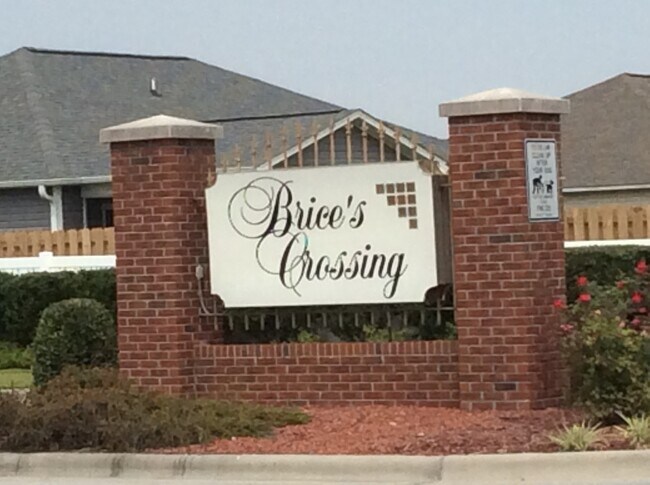 Foto del edificio - Beautiful custom home, don't want to miss this one!