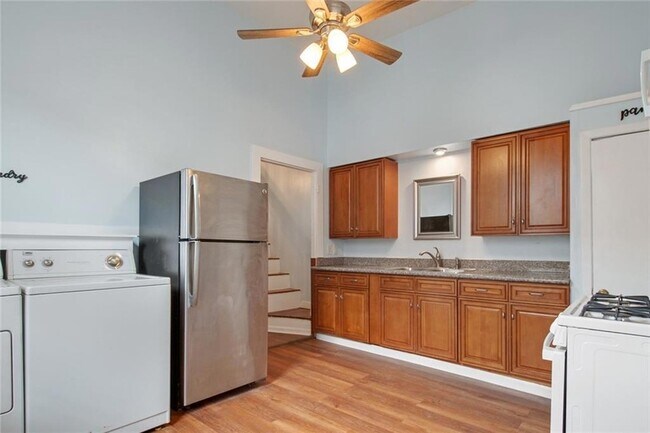Foto del edificio - 1731 Elysian Fields Ave