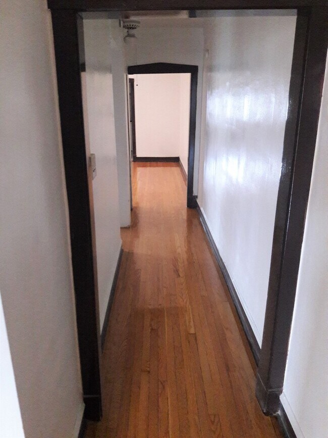 Foto del edificio - 7746 S Jeffery Blvd