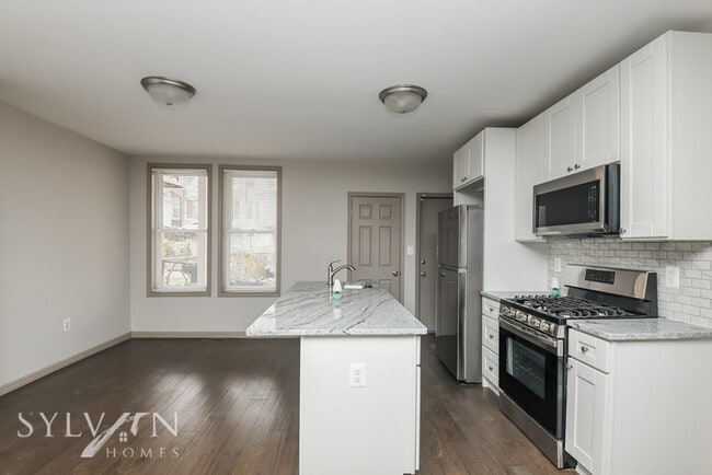 Building Photo - Nice 3BR 2.5BA Home