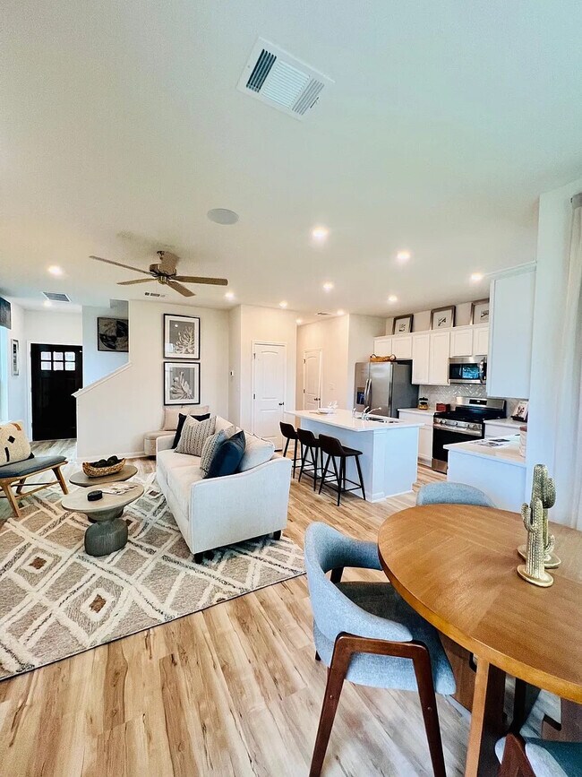 Foto del edificio - Room in Townhome on Cowbird Path