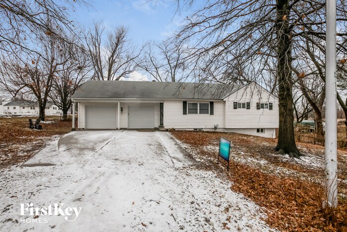 Primary Photo - 2 NE Ferrell Ln