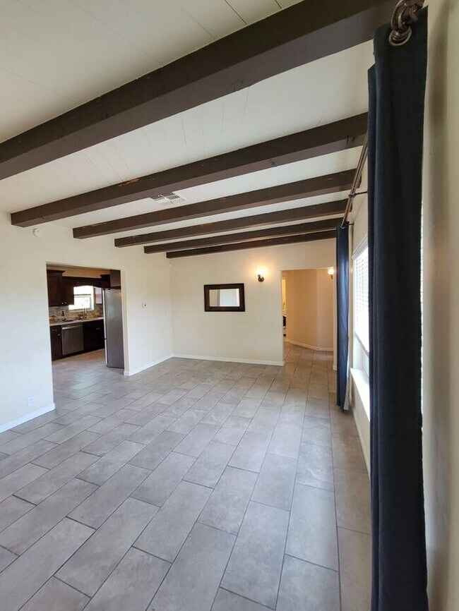 Building Photo - Charming Bungalow