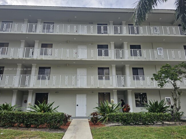 Foto del edificio - 2701 Village Blvd