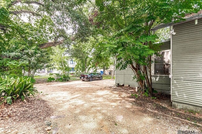 Photo - 408 E State St Apartment