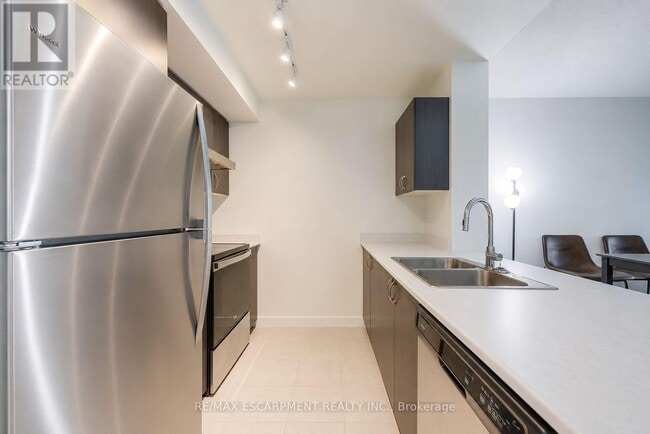 Building Photo - 10 Wilby Crescent