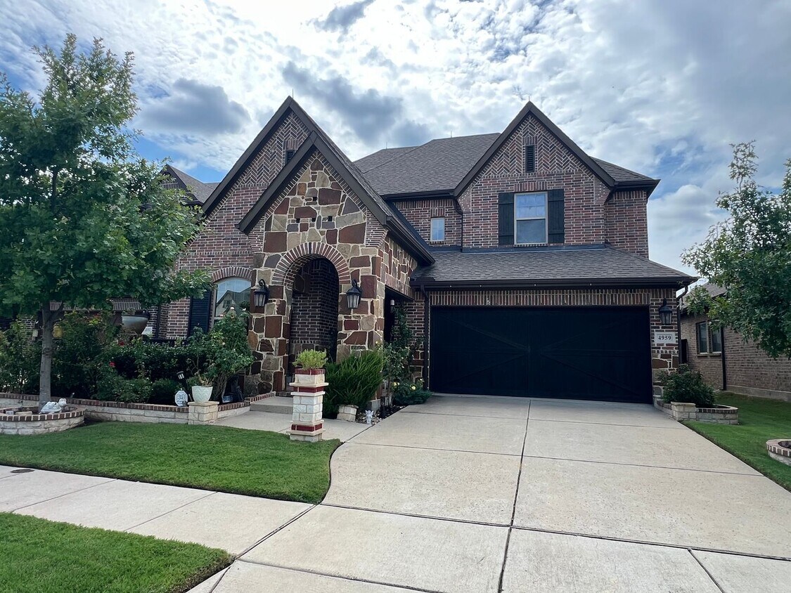 Primary Photo - Gleneagle Drive