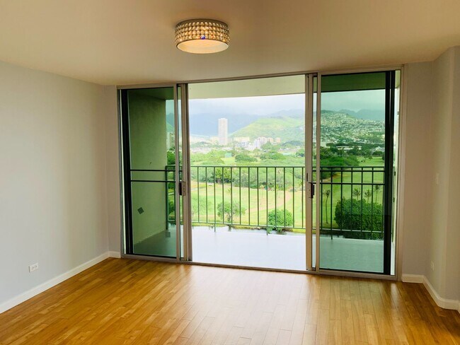 Foto del edificio - Corner End, Top Floor Unit with Unobstruct...