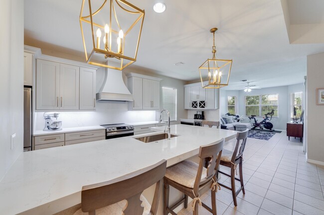 Foto del edificio - ANNUAL RENTAL - 3 BED + DEN / 2 BATH HOME ...