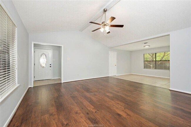Building Photo - 2705 Echo Glen Cir