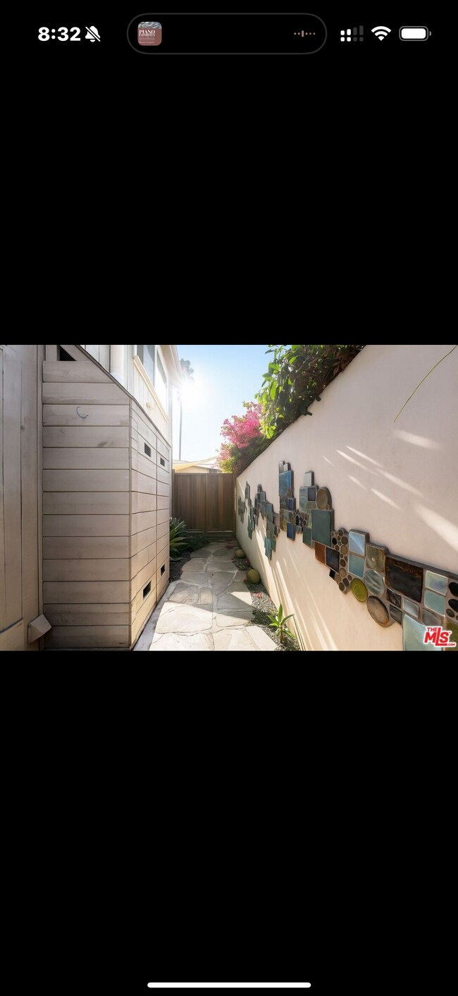 Building Photo - 643 Santa Clara Ave