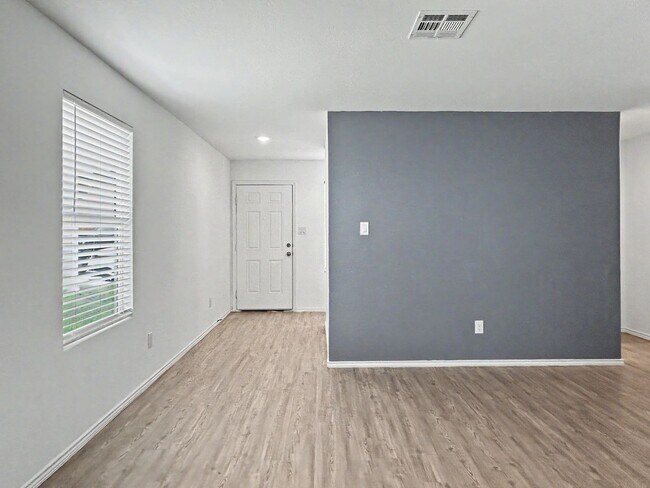 Foto del edificio - Charming Single-Story Converse Home