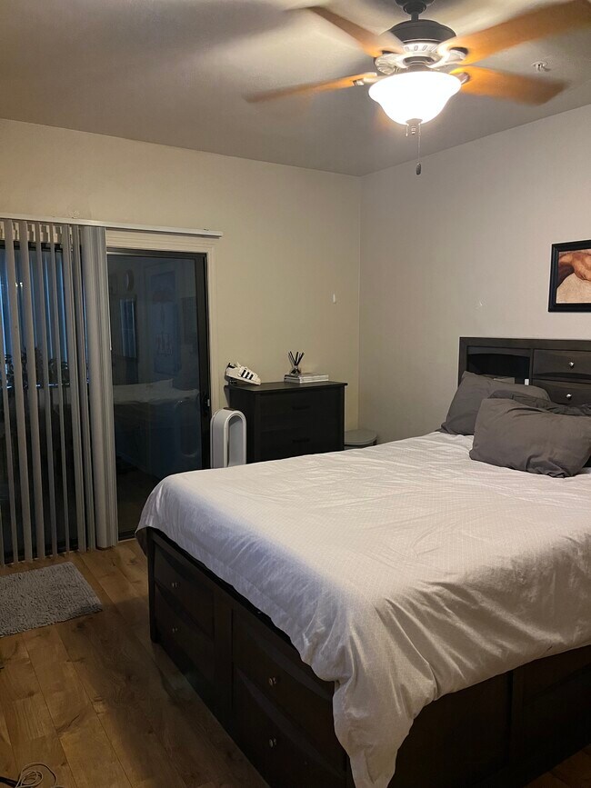 Foto del edificio - 2550 E River Rd