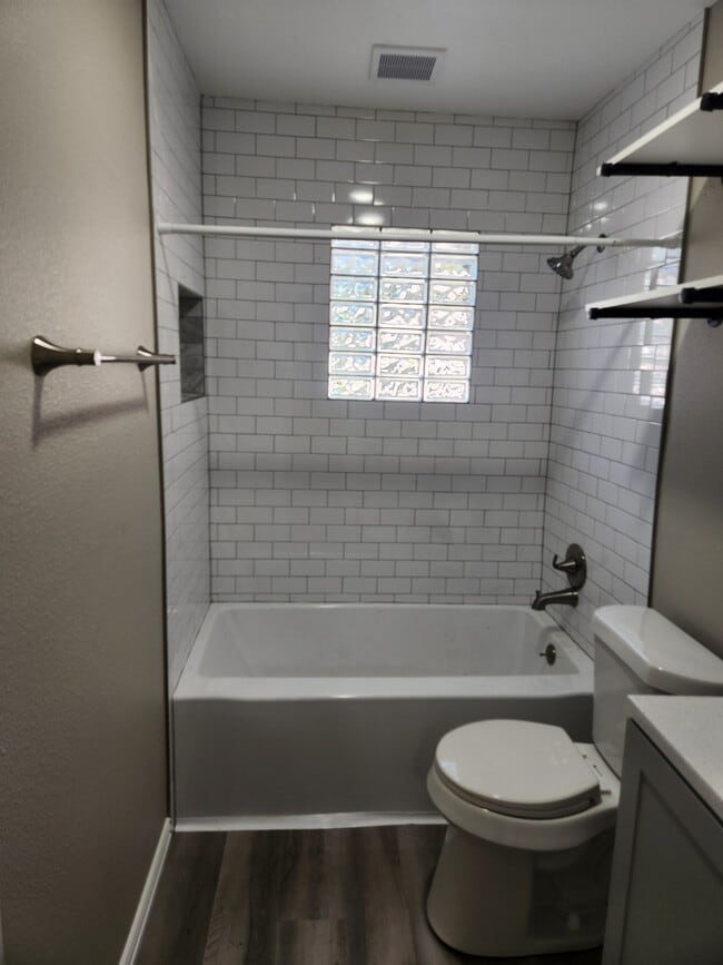 Foto del edificio - 5813 Vickery Blvd