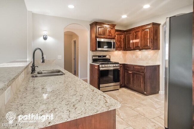 Foto del edificio - 4 br, 3 bath House - 14408 S Toledo Avenue...
